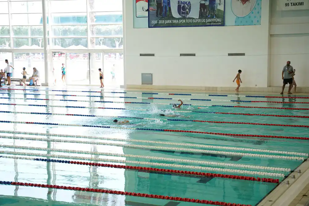 A lane coach demonstrating proper form and safety protocols
